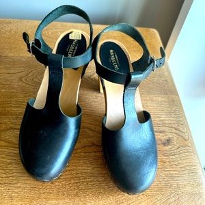 Barely used  Hasbeen Swedish clogs. Size 39